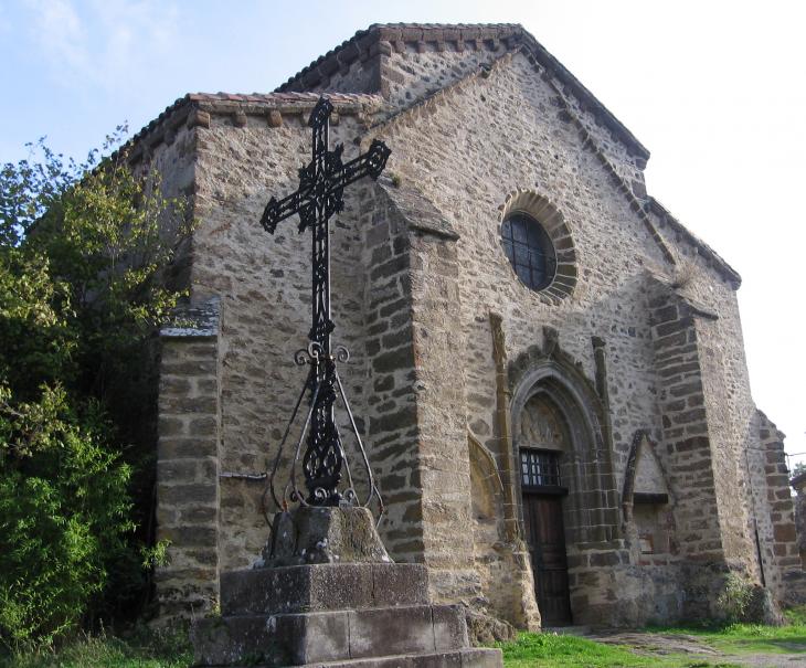 Saint-Ilpize : église fortifiée et croix
