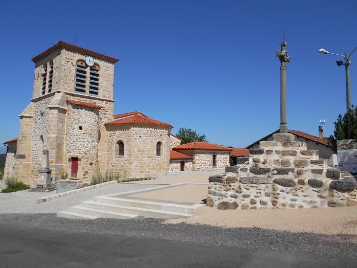 Eglise et Croix monumental d'Agnat